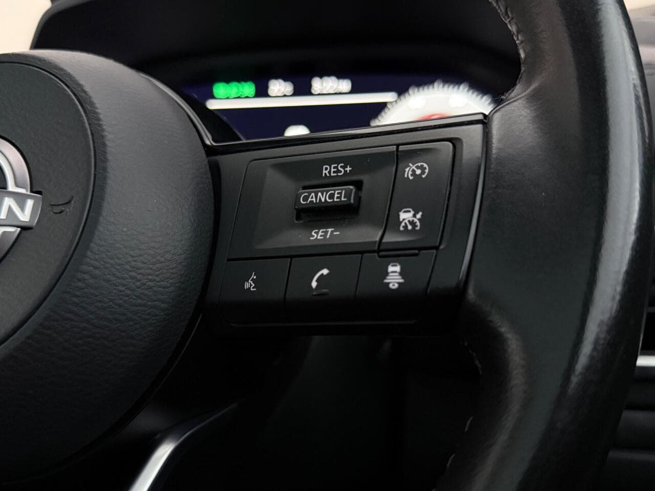 Nissan Qashqai thumbnail Misc Controls