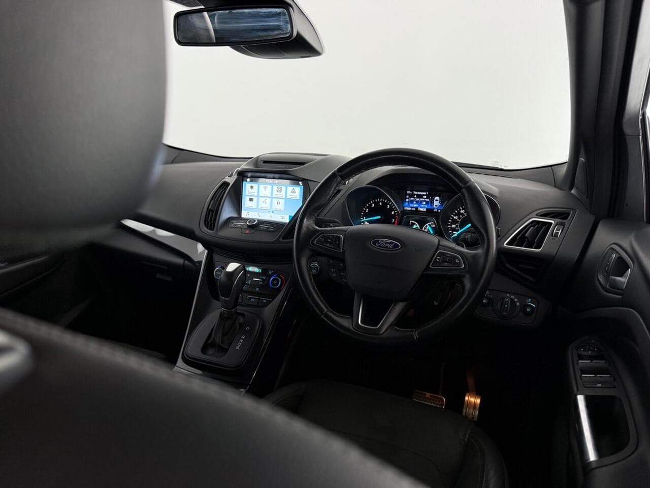 Ford Kuga thumbnail Interior Front