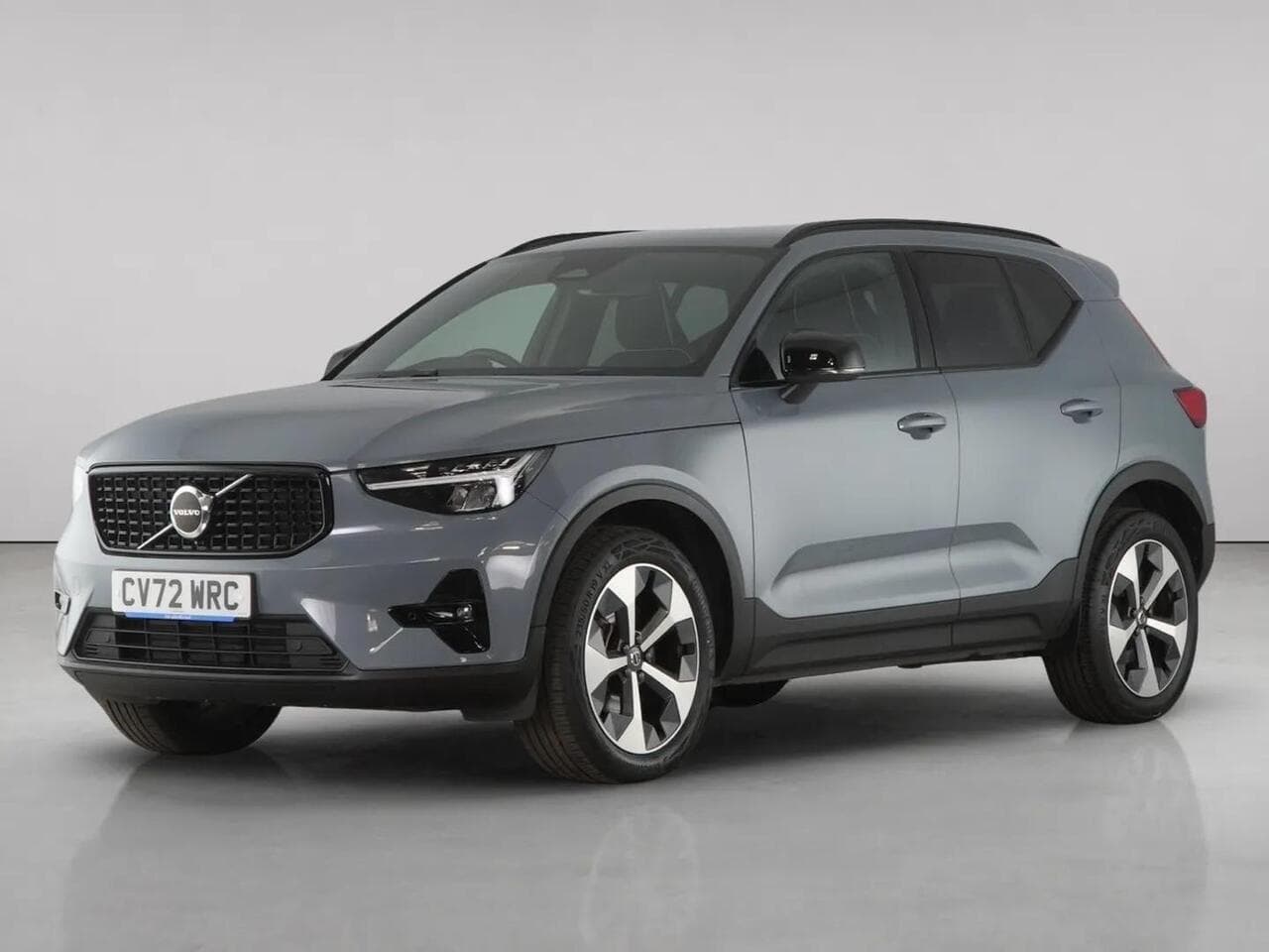 Volvo XC40 thumbnail Front Left