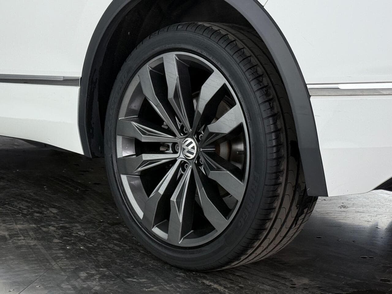 Volkswagen Tiguan thumbnail Wheel