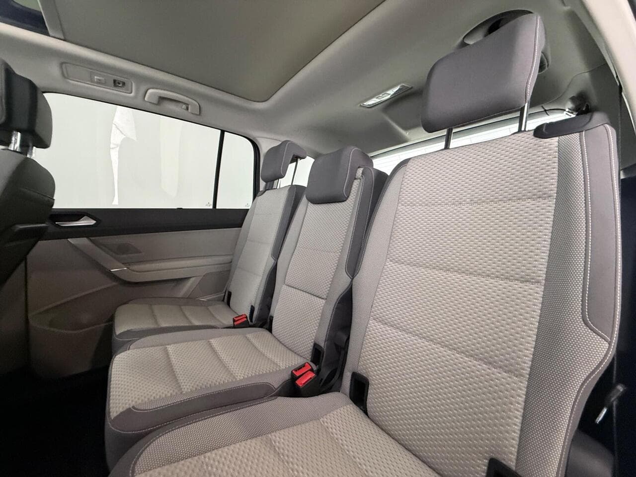 Volkswagen Touran thumbnail Seats Rear