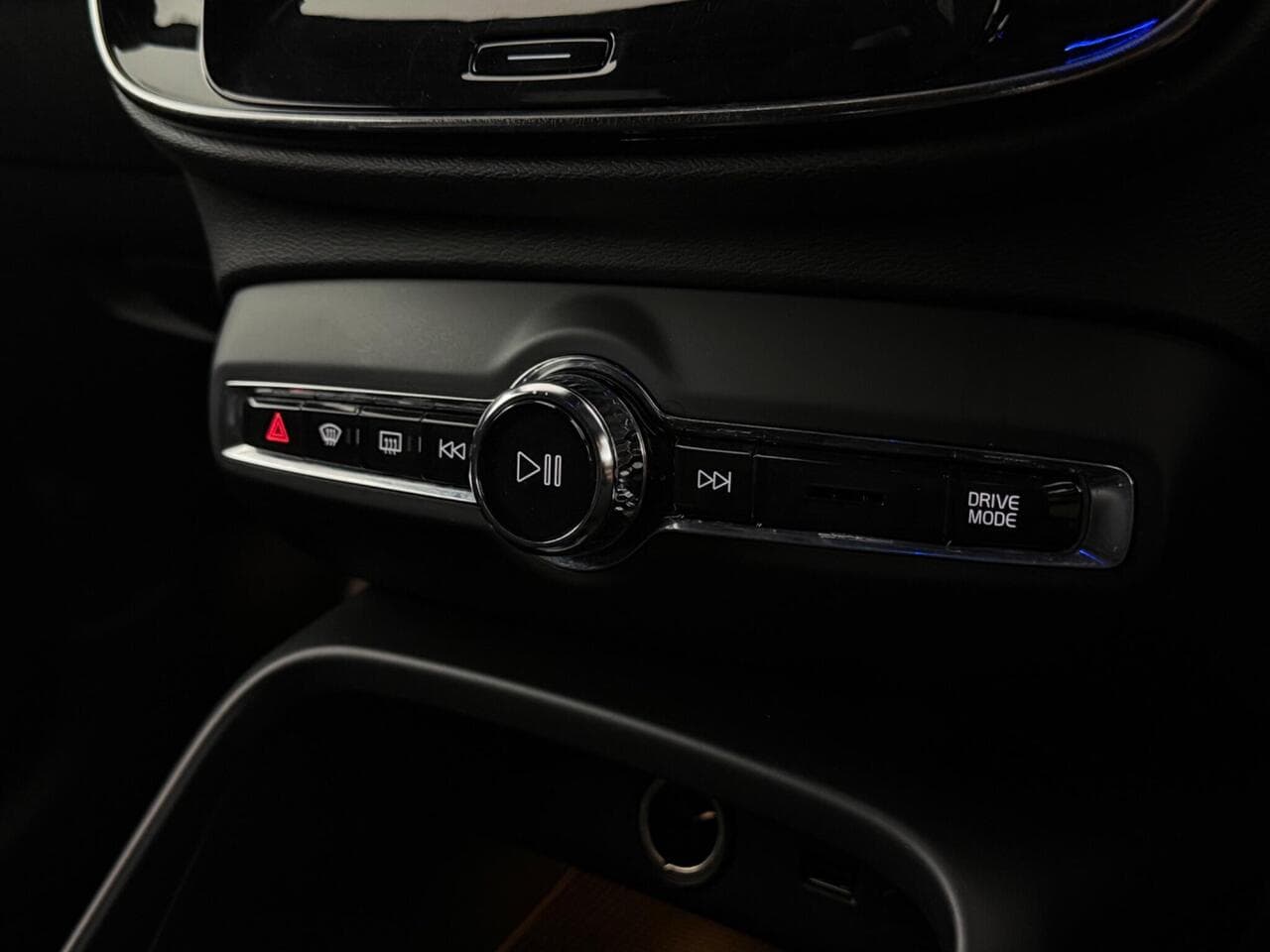 Volvo XC40 thumbnail Misc Controls