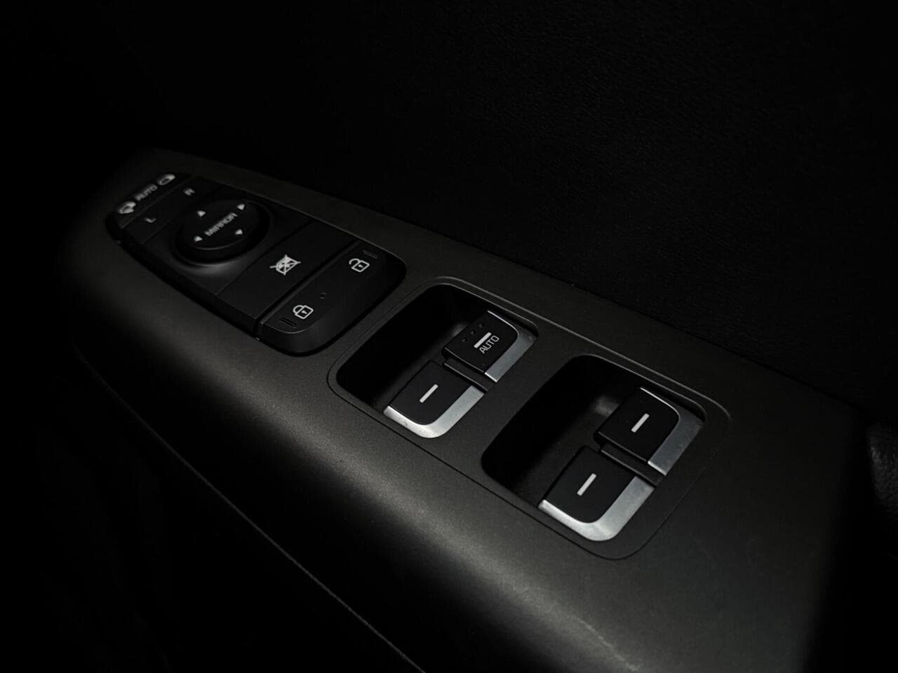 Kia Sportage thumbnail Misc Controls
