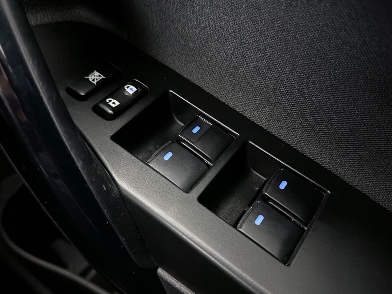 Toyota Auris thumbnail Misc Controls