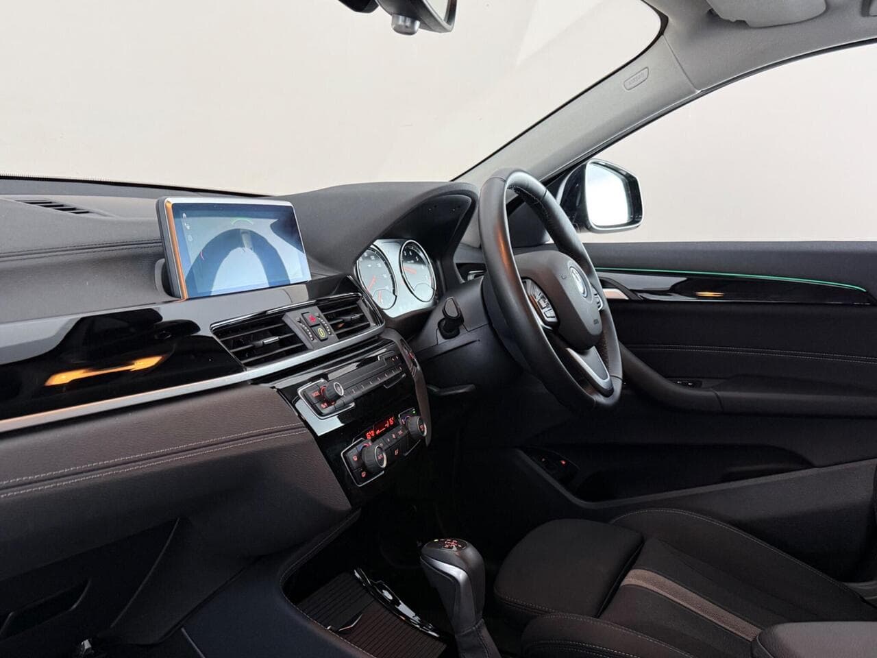 BMW X2 thumbnail Interior Front