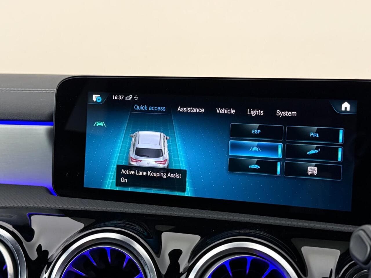 Mercedes-Benz CLA thumbnail Infotainment System