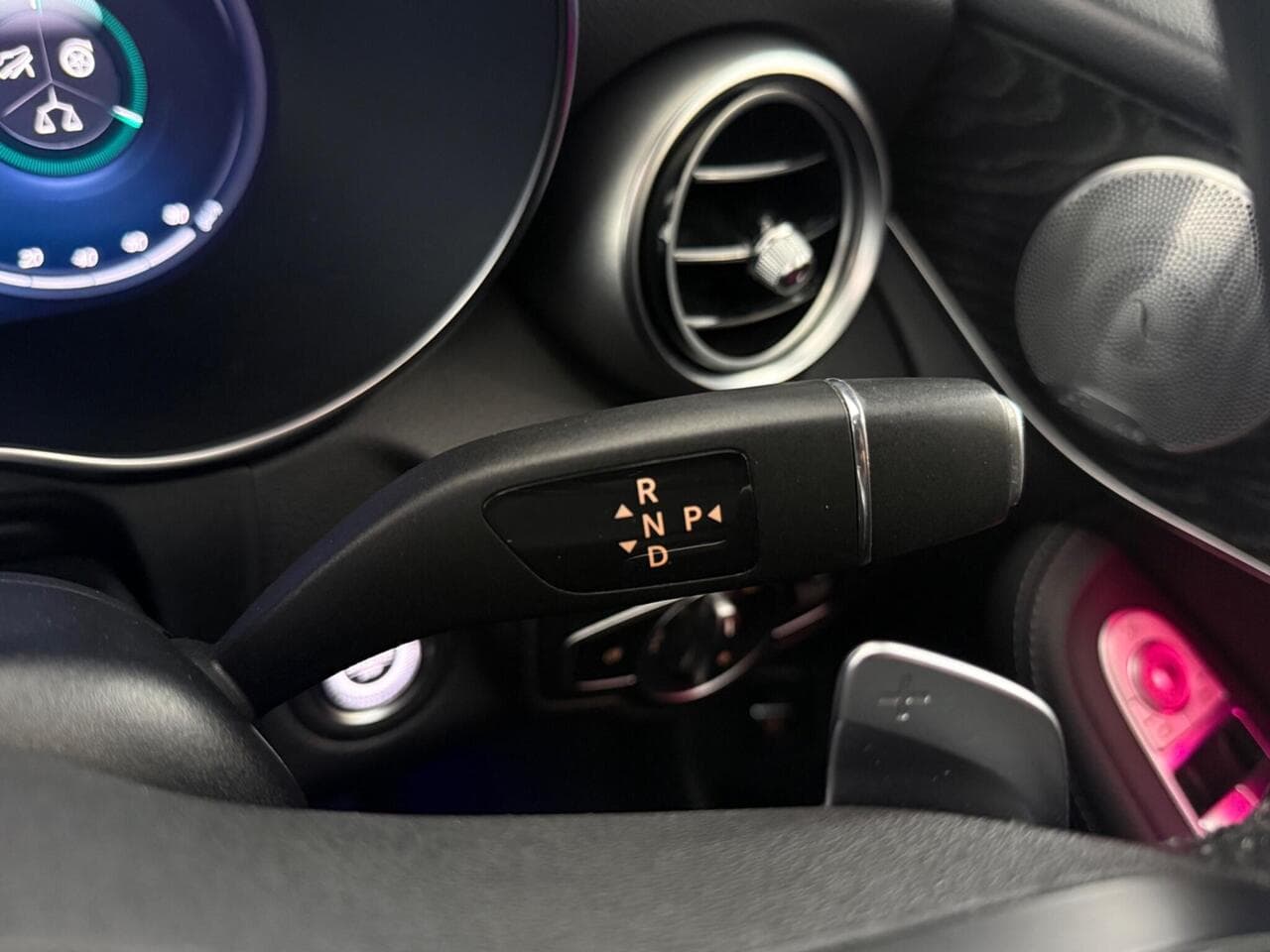 Mercedes-Benz GLC thumbnail Misc Controls