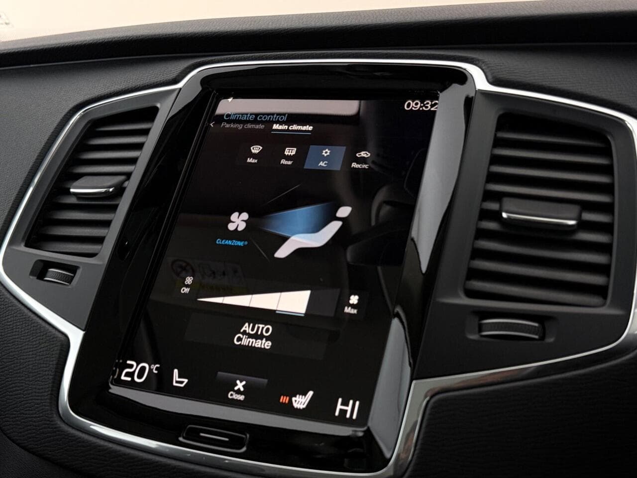Volvo XC90 thumbnail Infotainment System