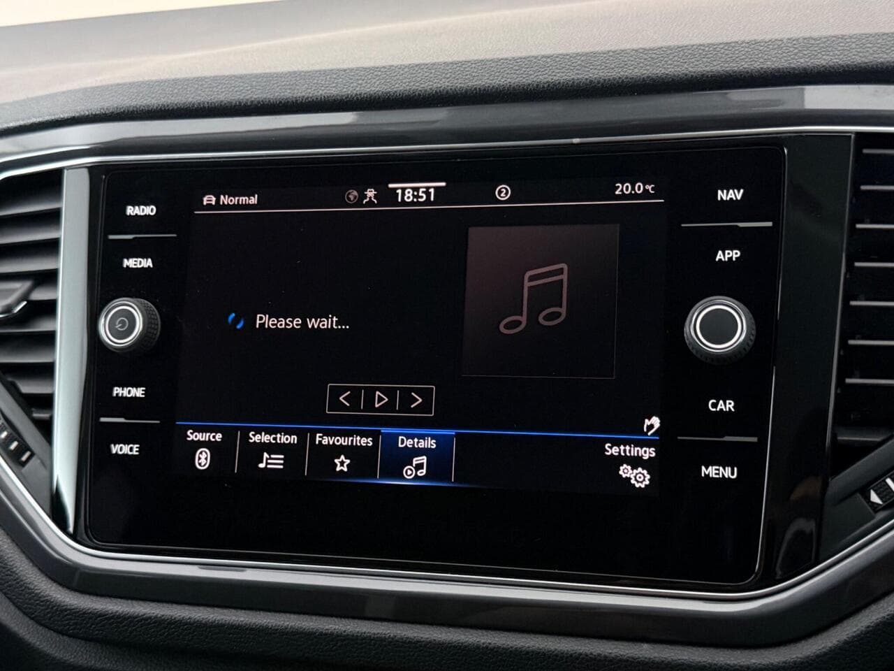 Volkswagen T-Roc thumbnail Infotainment System