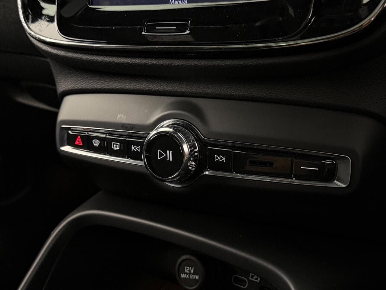 Volvo XC40 thumbnail Misc Controls