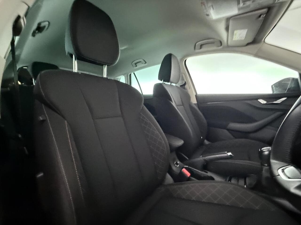 Skoda Kamiq thumbnail Seat Driver