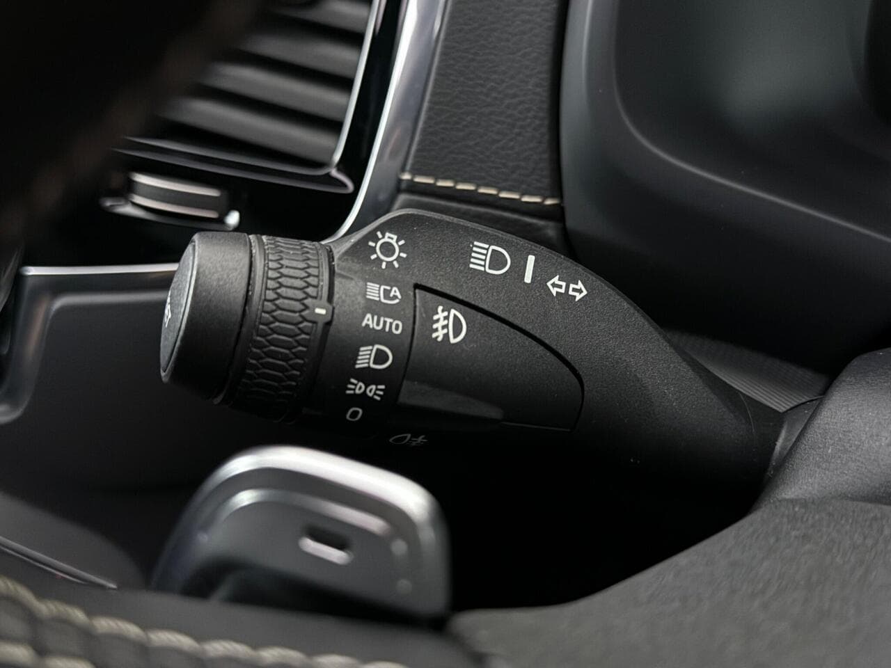 Volvo XC90 thumbnail Misc Controls