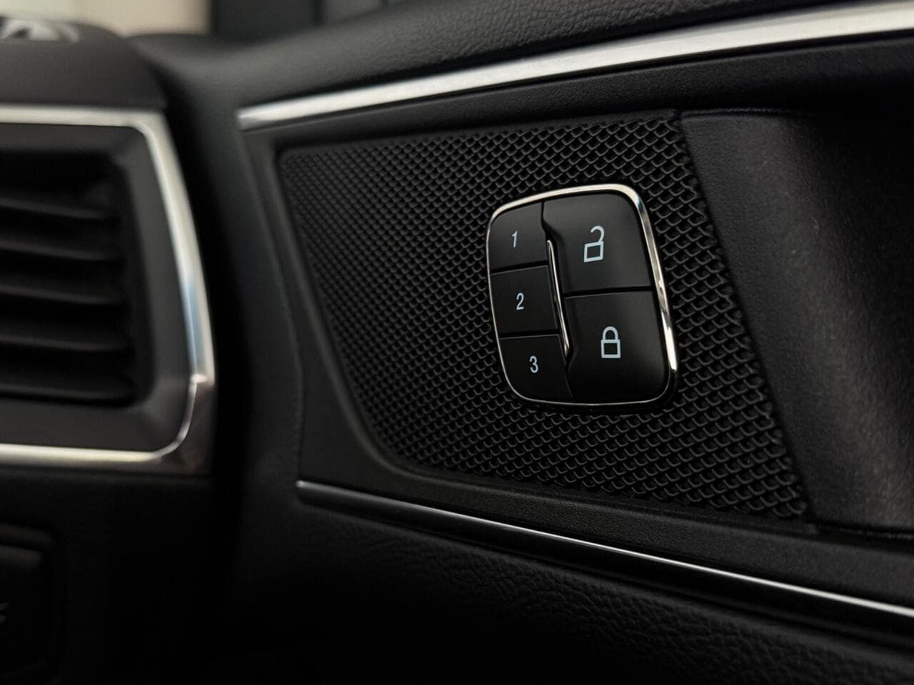 Ford Edge thumbnail Misc Controls