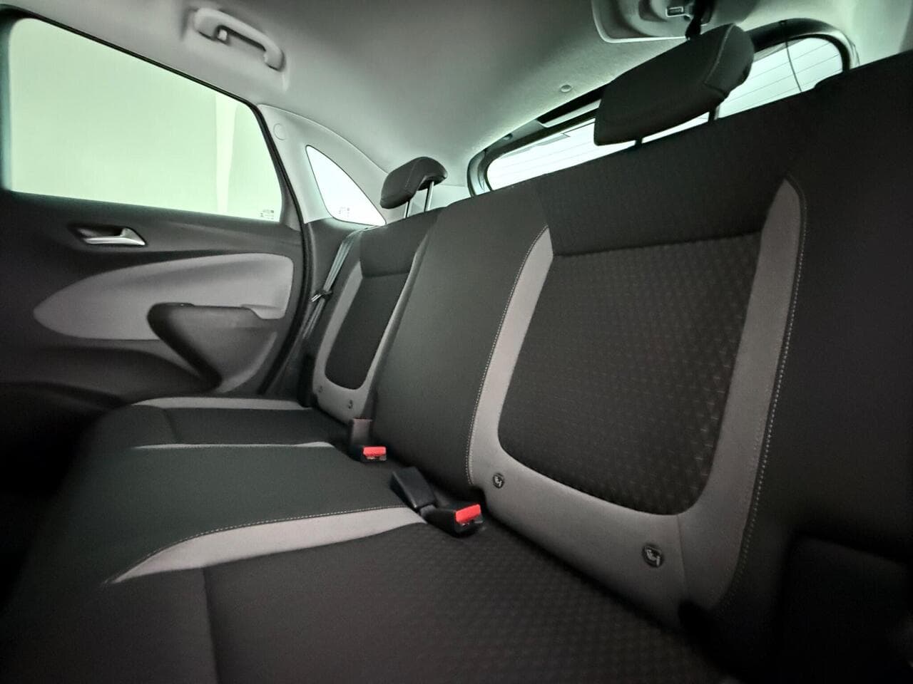 Vauxhall Crossland X thumbnail Seats Rear