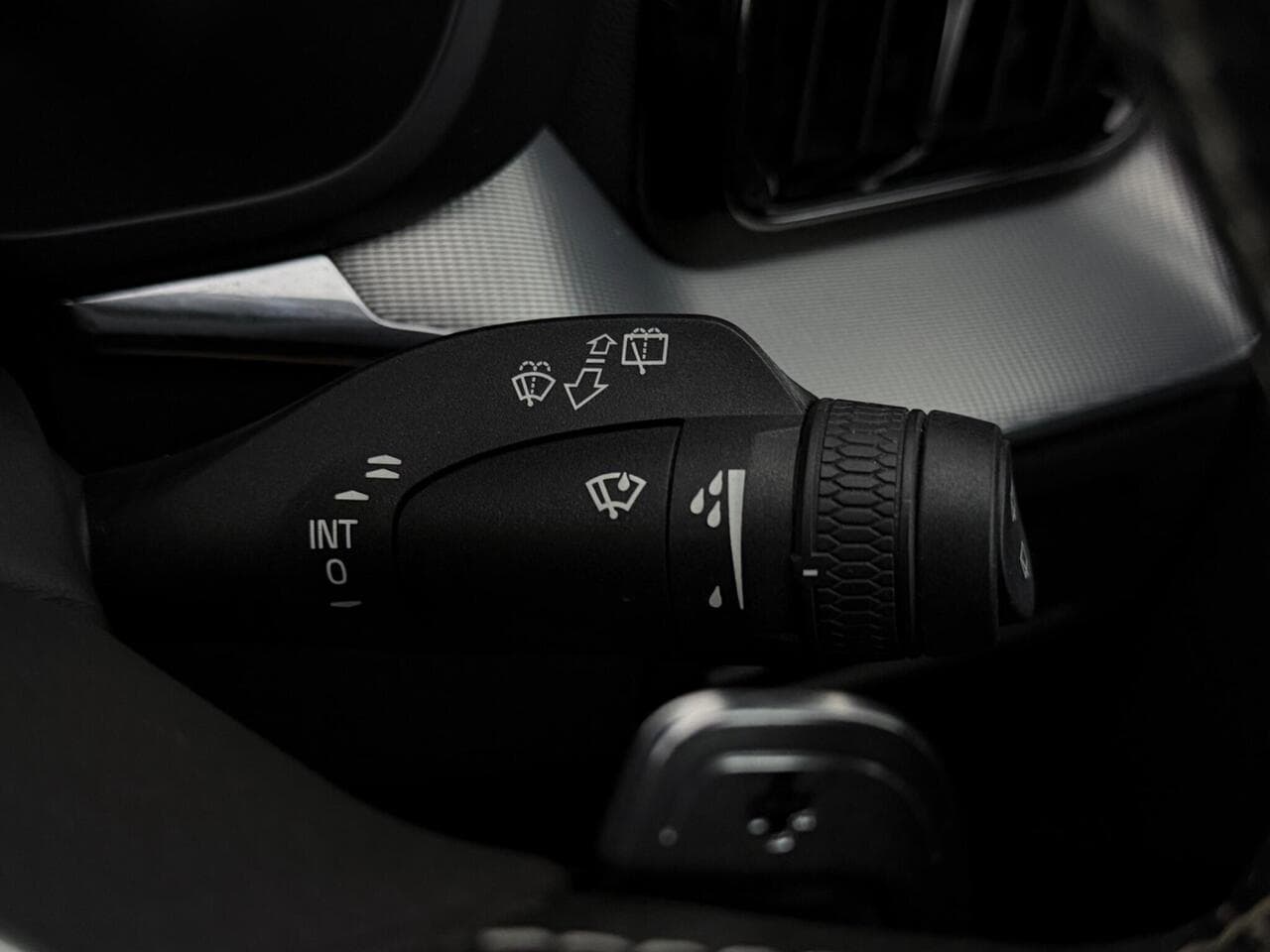 Volvo XC60 thumbnail Misc Controls