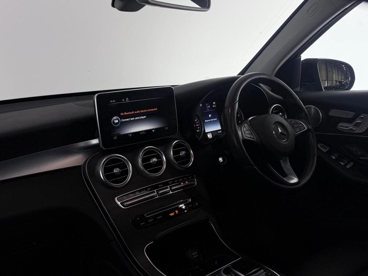 Mercedes-Benz GLC thumbnail Interior Front