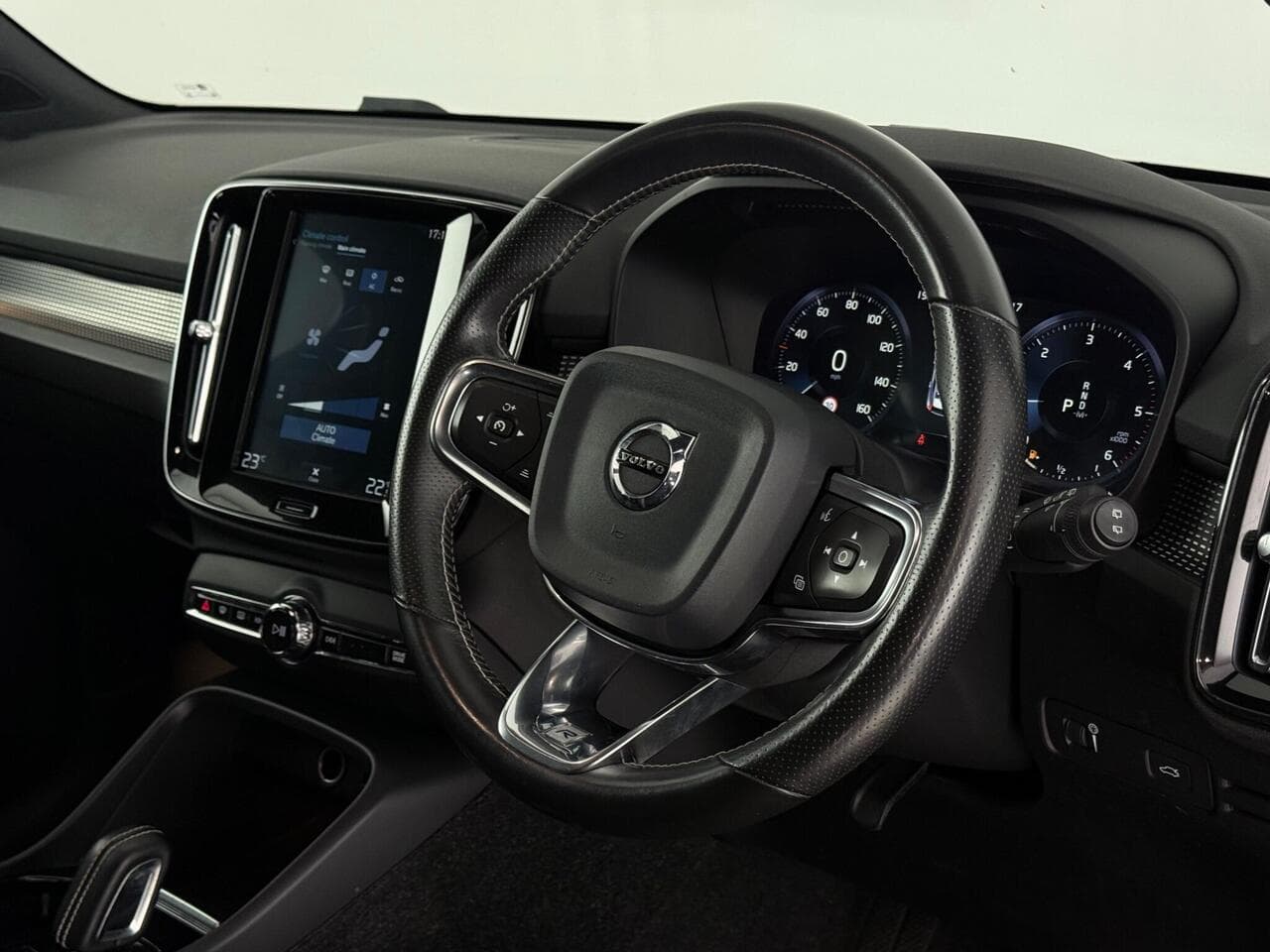 Volvo XC40 thumbnail Steering Wheel