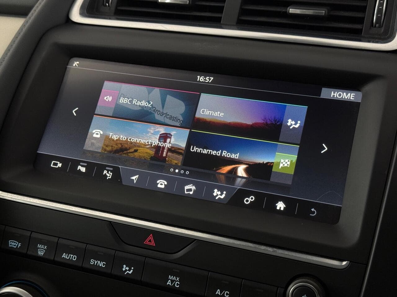 Jaguar E-PACE thumbnail Infotainment System