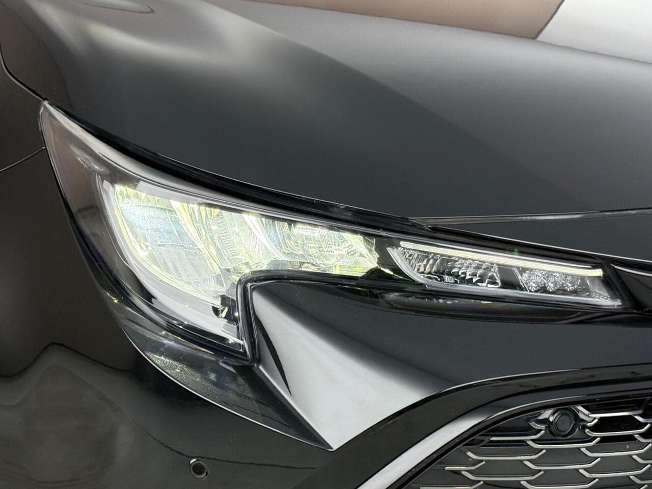Toyota Corolla thumbnail Lights Front