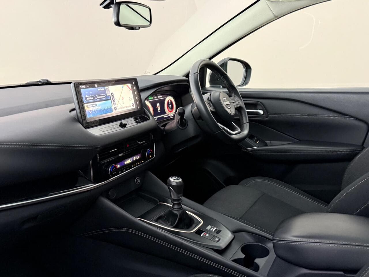 Nissan Qashqai thumbnail Interior Front