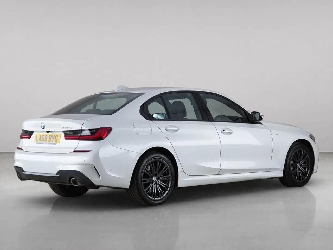 BMW 3 Series thumbnail Rear Right