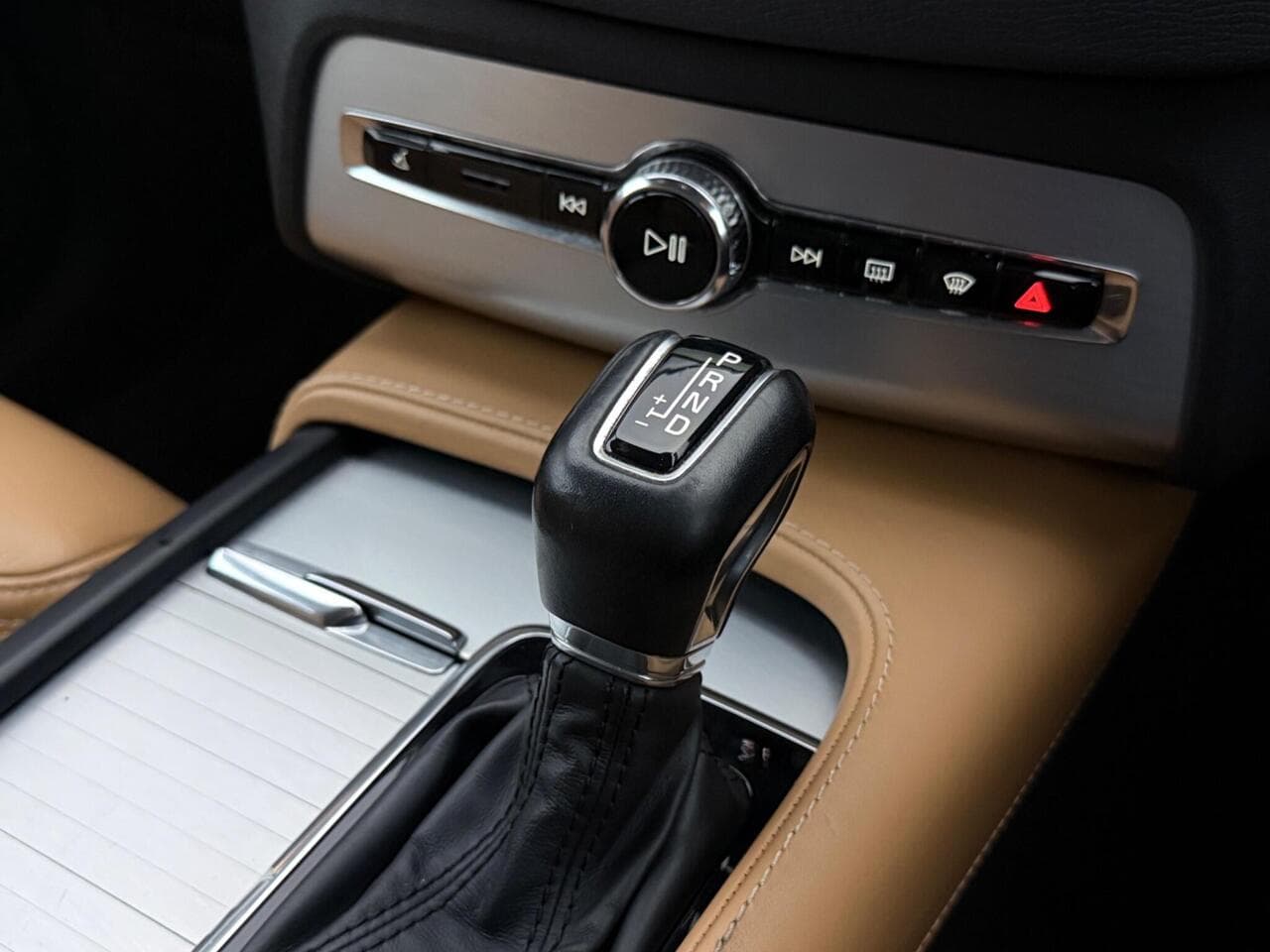 Volvo XC90 thumbnail Interior Front