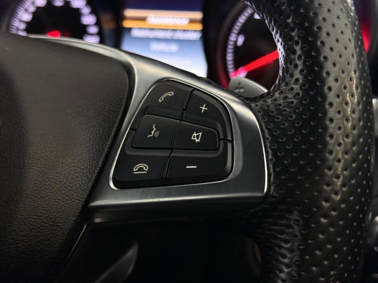 Mercedes-Benz GLC thumbnail Misc Controls