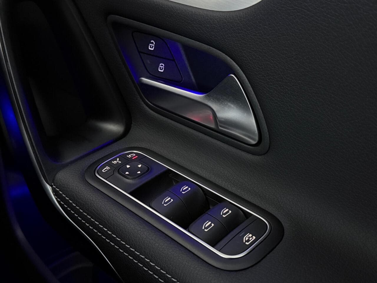Mercedes-Benz CLA thumbnail Misc Controls