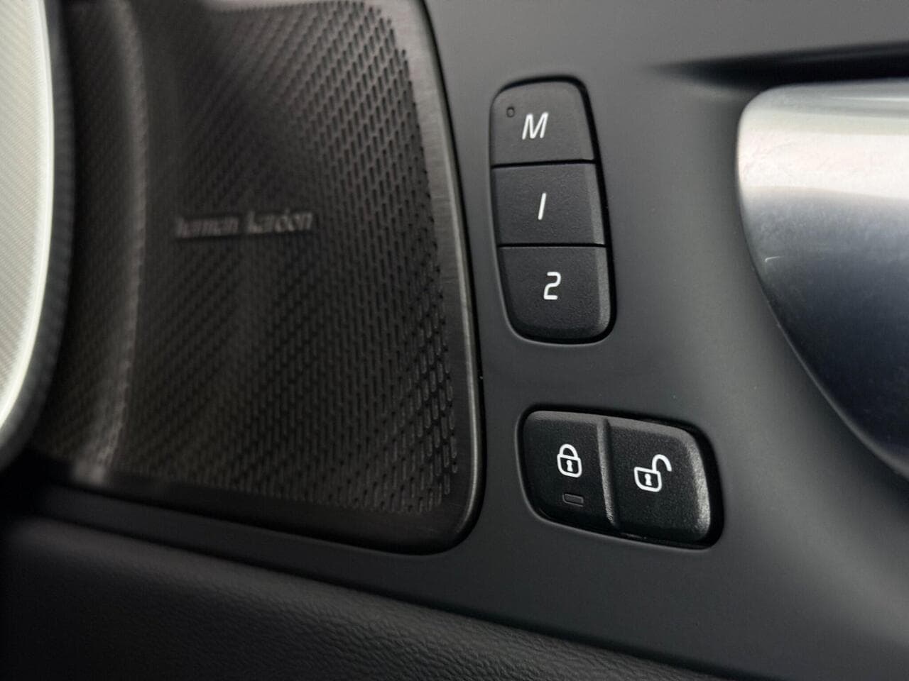Volvo XC60 thumbnail Misc Controls
