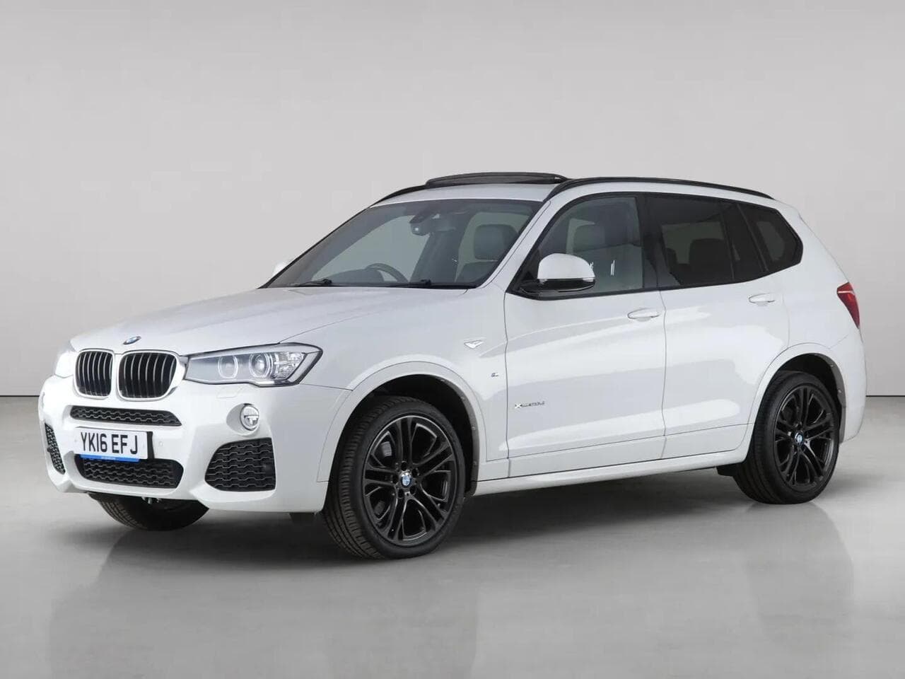BMW iX3 thumbnail Front Left