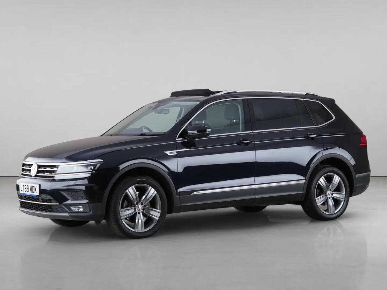 Volkswagen Tiguan Allspace thumbnail Front Left