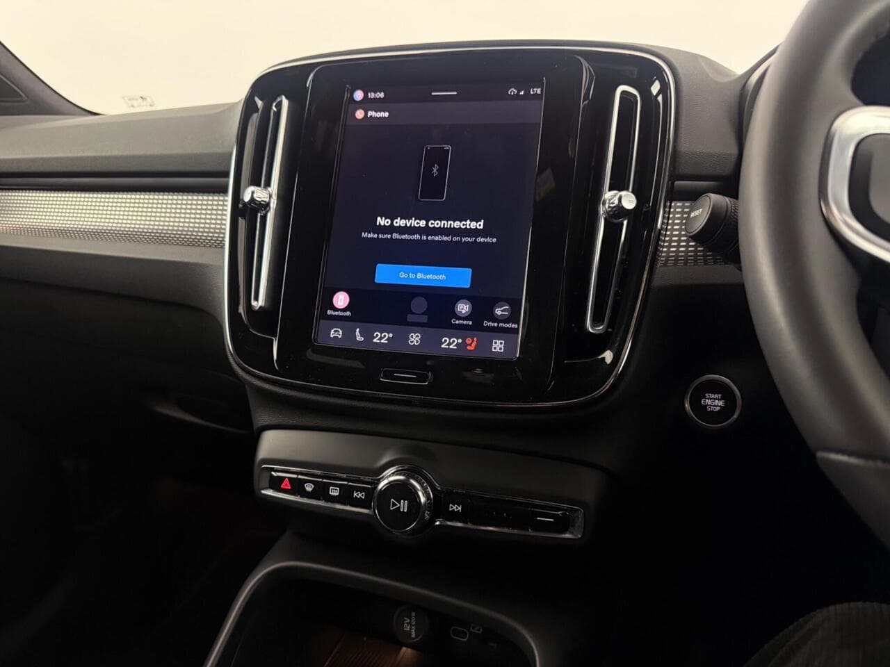 Volvo XC40 thumbnail Infotainment System