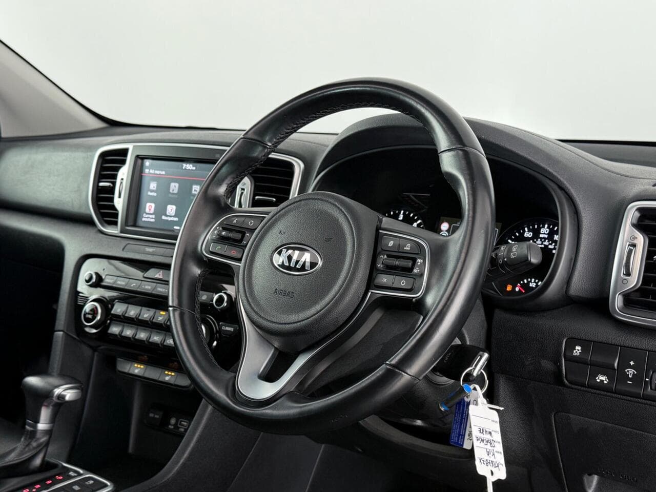 Kia Sportage thumbnail Steering Wheel