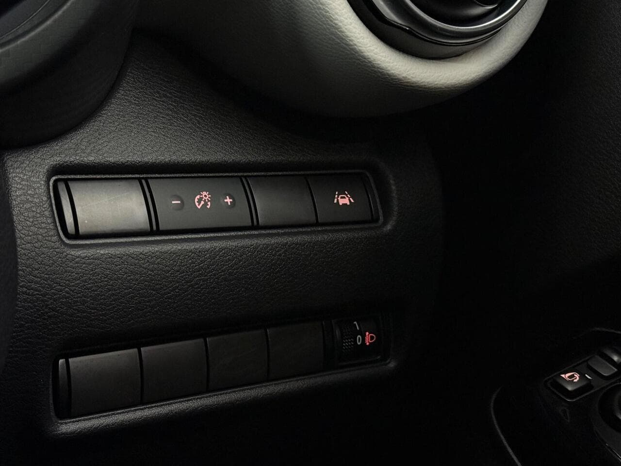 Nissan Juke thumbnail Misc Controls