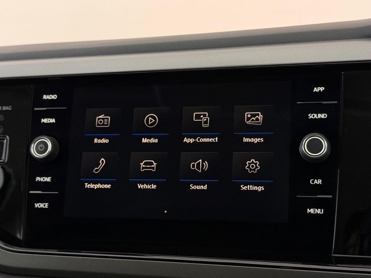 Volkswagen Polo thumbnail Infotainment System