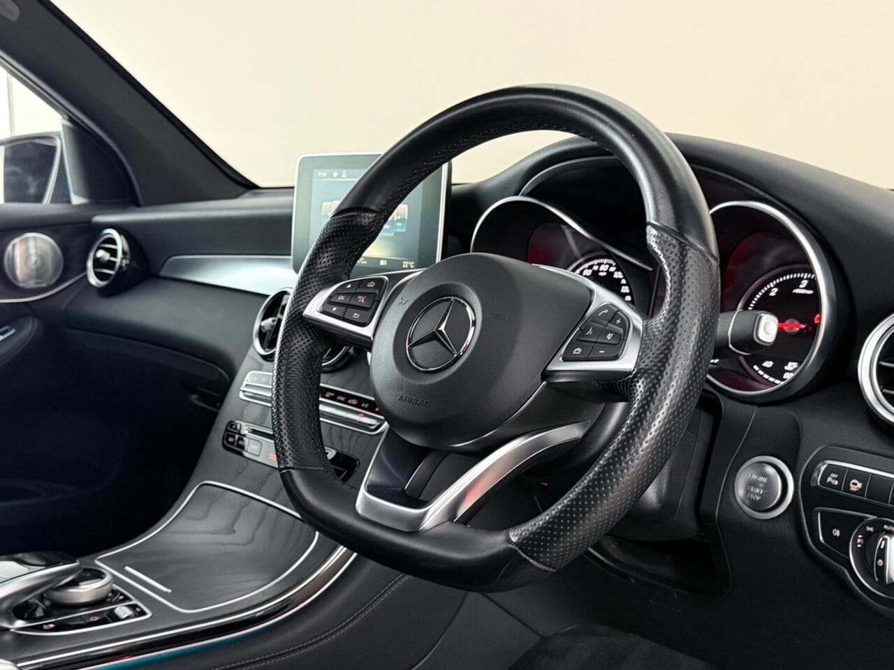 Mercedes-Benz GLC thumbnail Interior Front