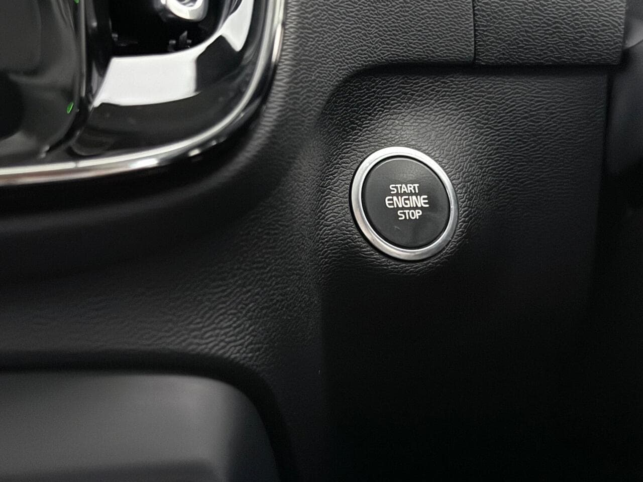 Volvo XC40 thumbnail Misc Controls
