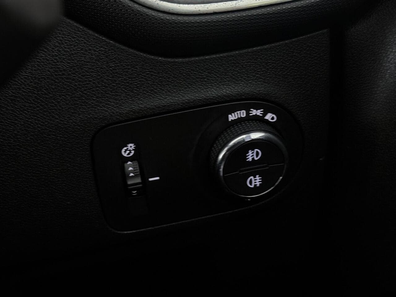 Vauxhall Crossland thumbnail Misc Controls
