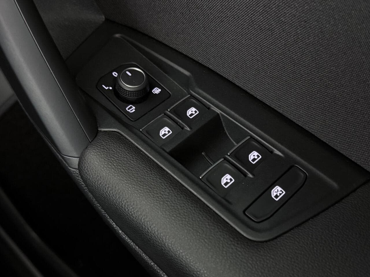 Volkswagen Tiguan thumbnail Misc Controls