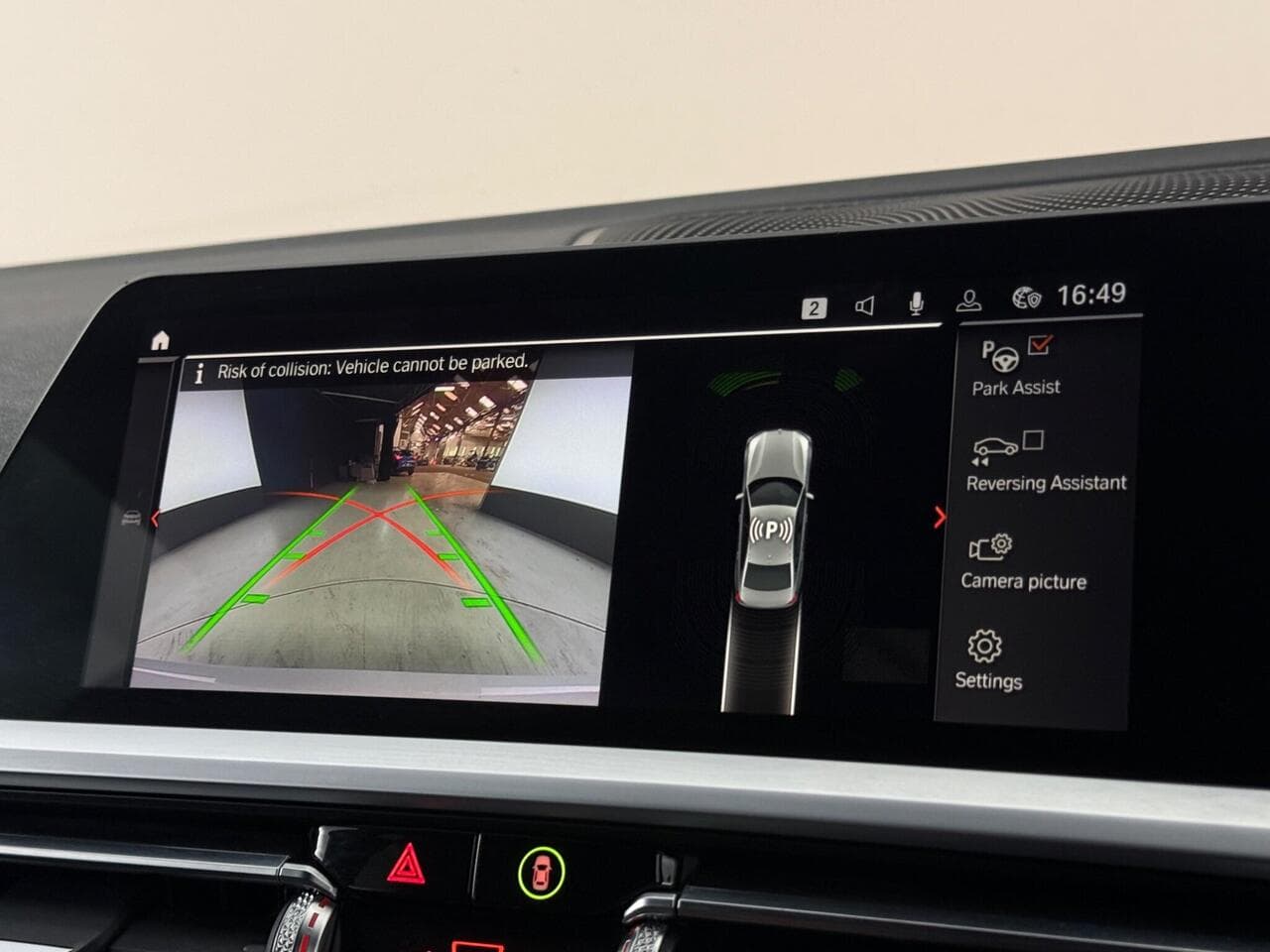 BMW 3 Series thumbnail Infotainment System