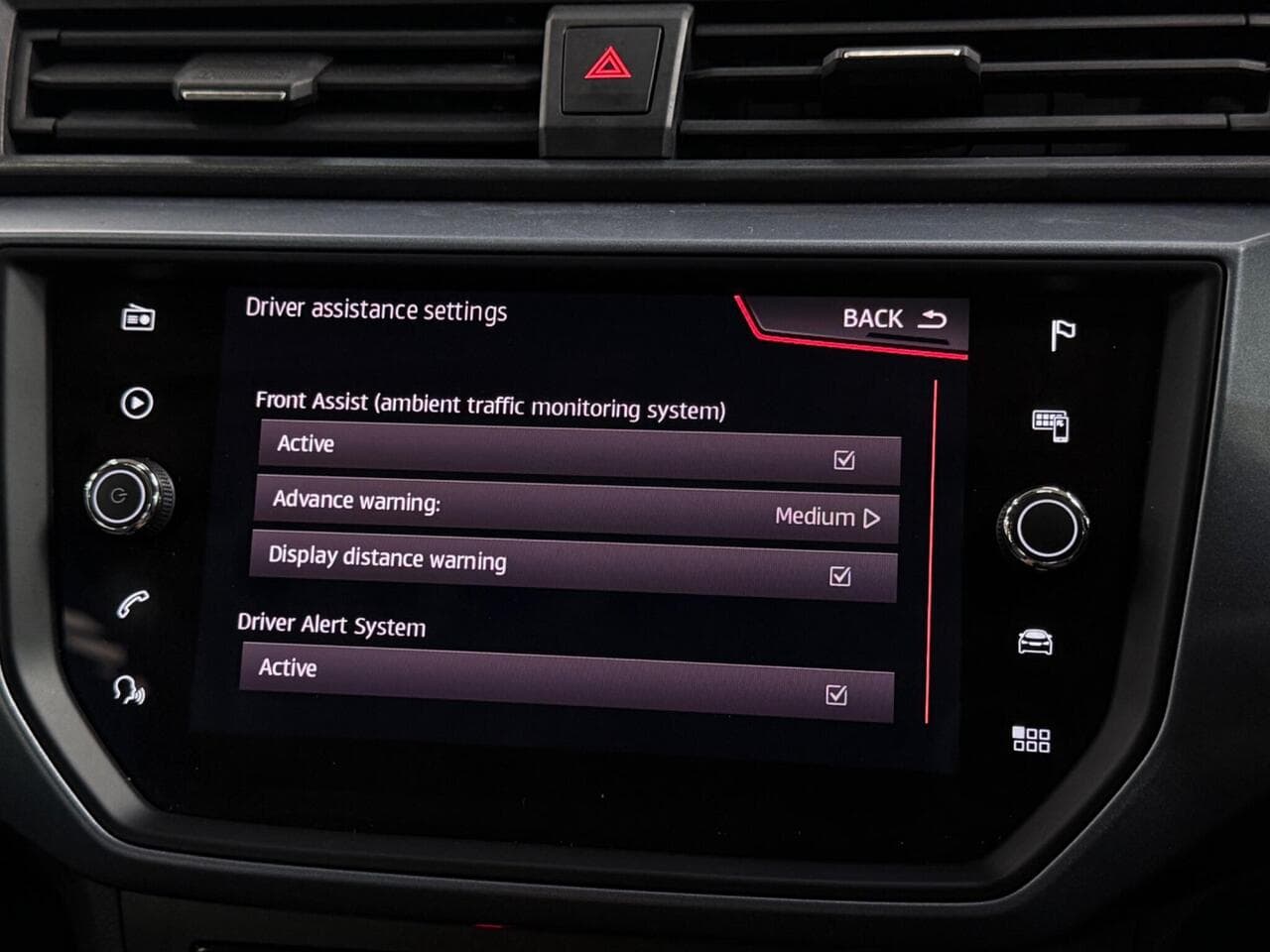 SEAT Arona thumbnail Infotainment System