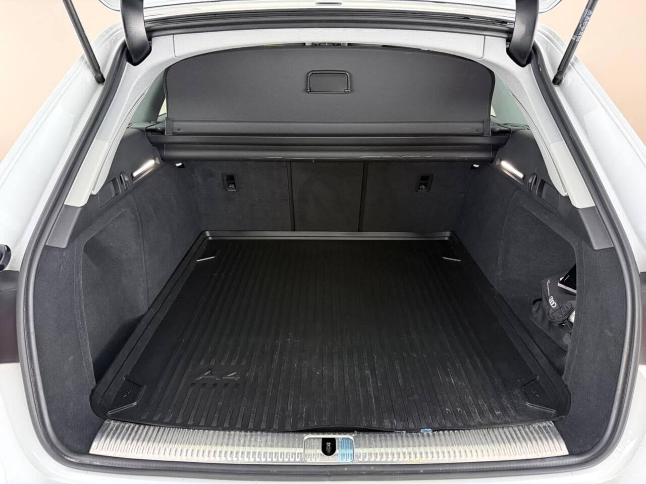 Audi A4 Avant thumbnail Boot