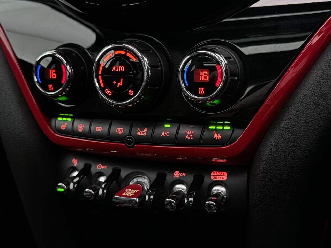 MINI Countryman thumbnail Interior Front