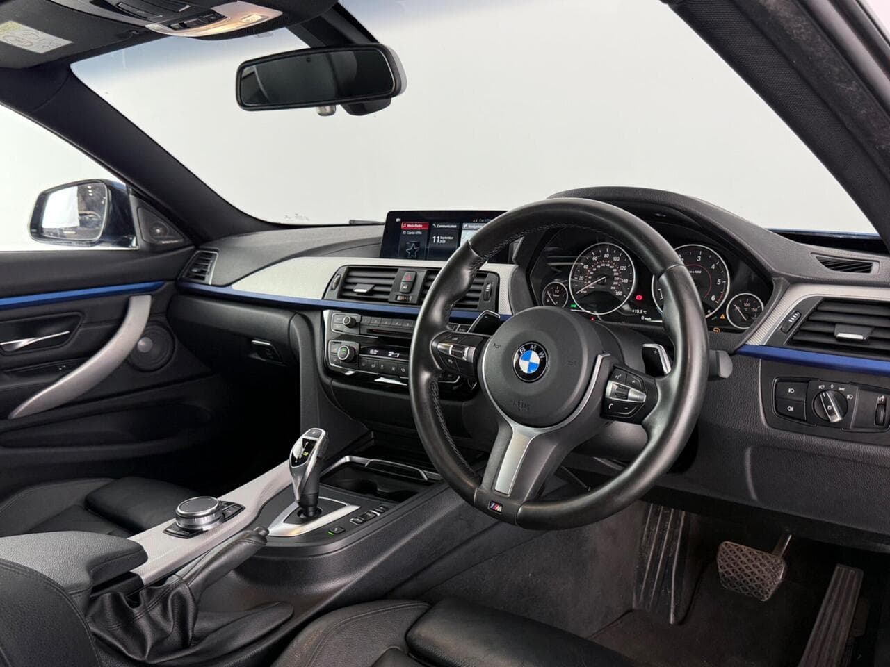 BMW 4 Series thumbnail Interior Front