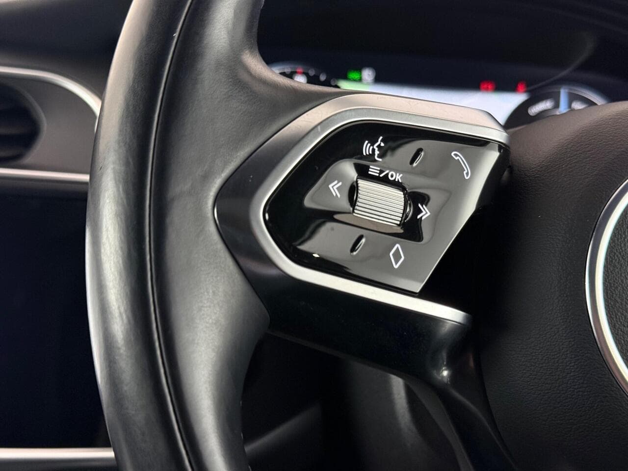 Jaguar I-PACE thumbnail Misc Controls
