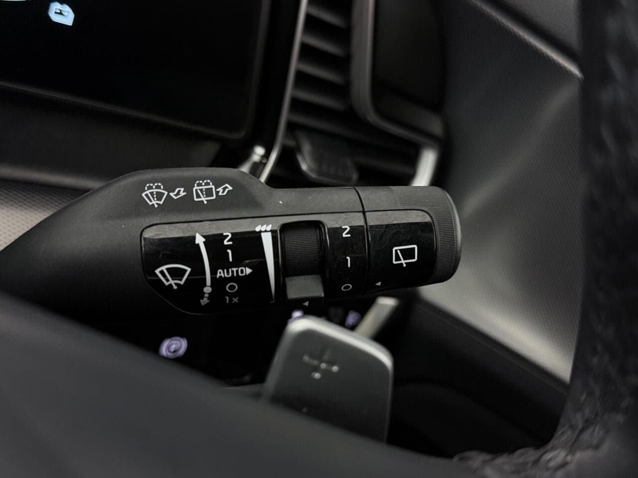 Kia Sportage thumbnail Misc Controls