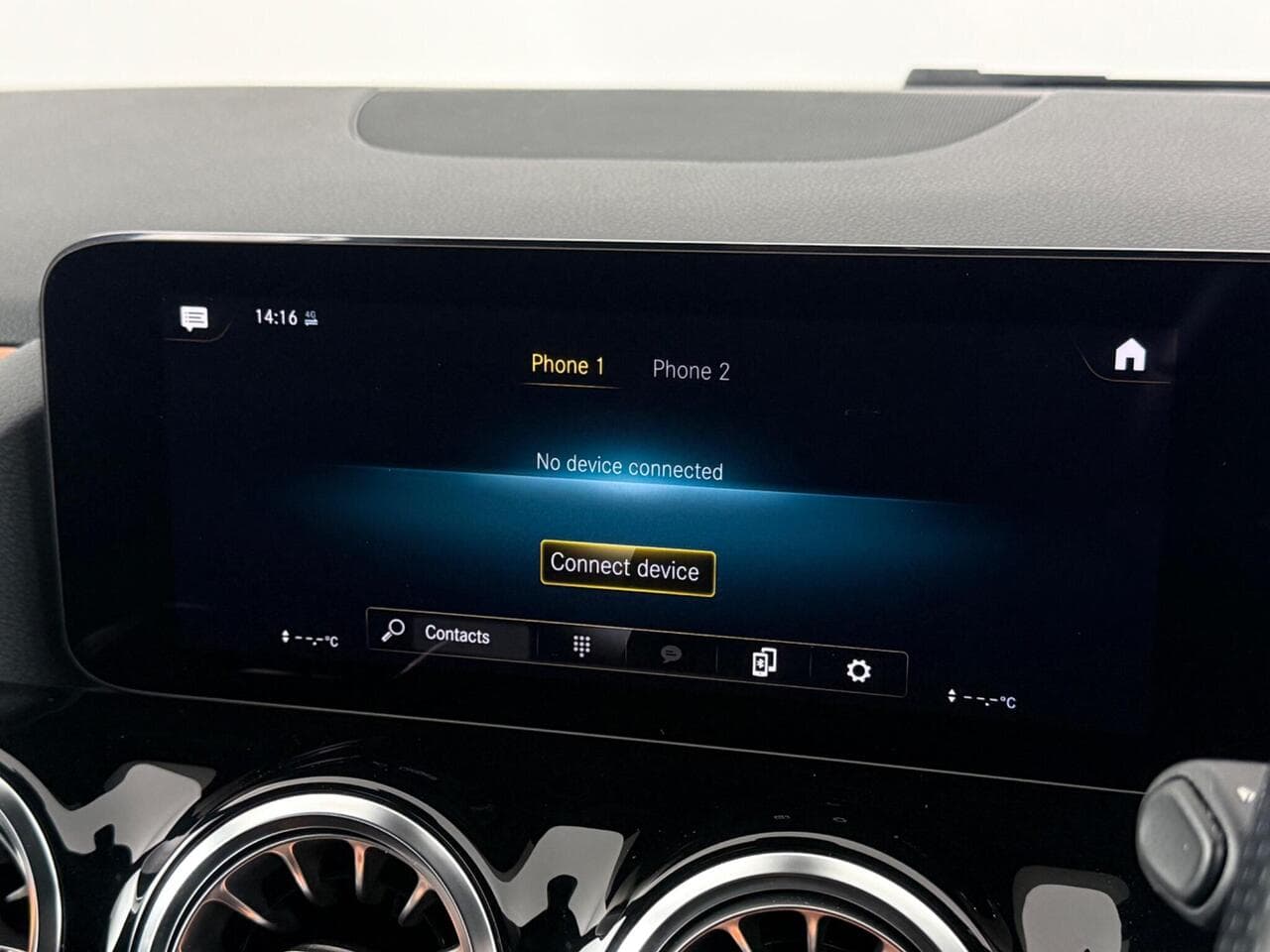 Mercedes-Benz GLA thumbnail Infotainment System