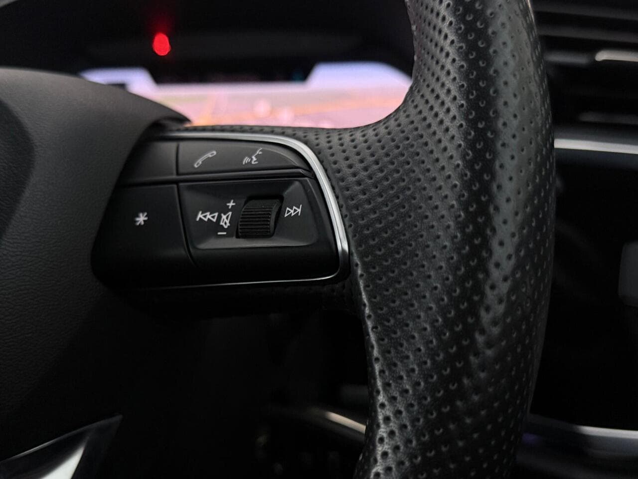 Audi Q3 thumbnail Misc Controls