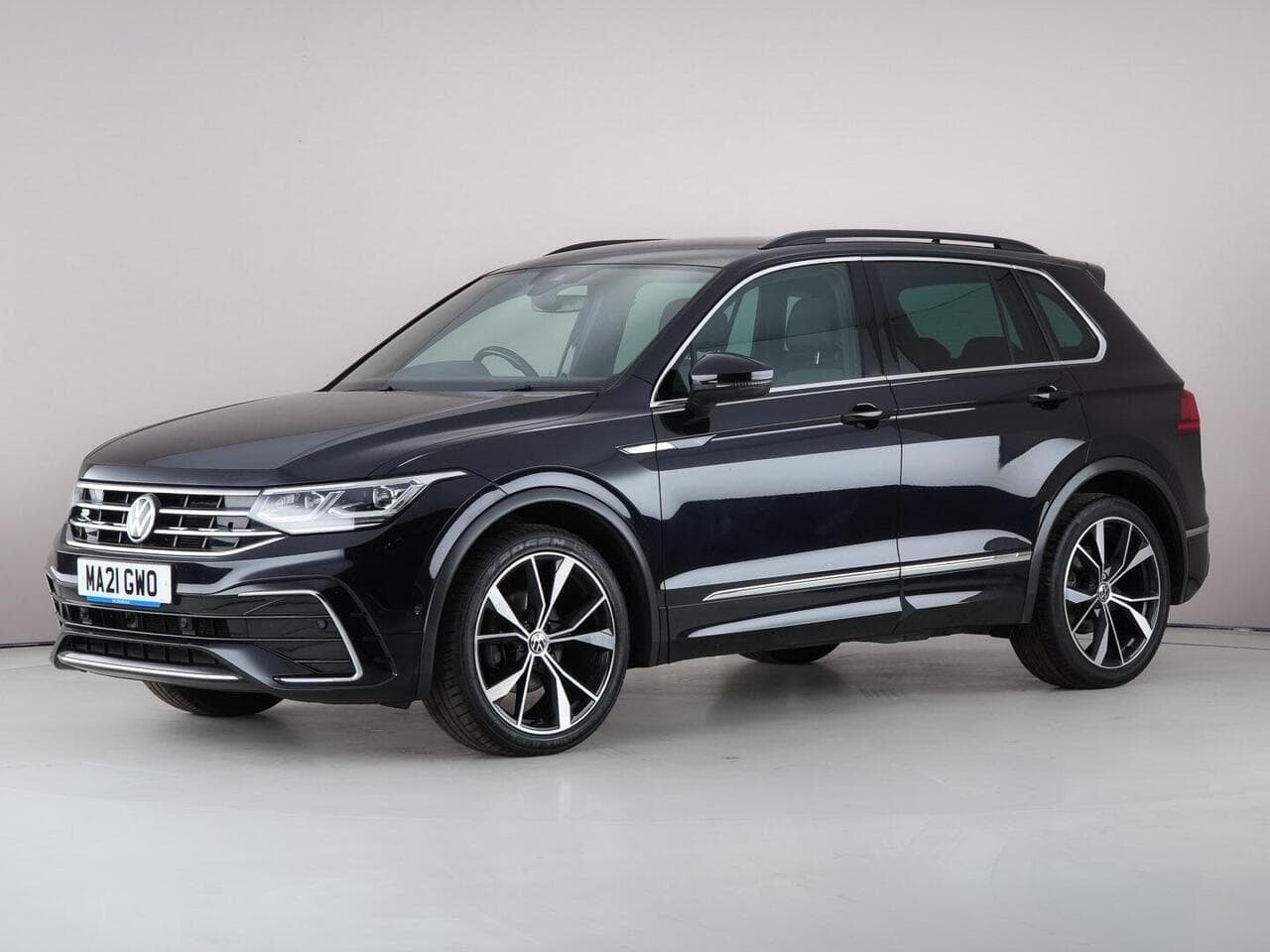 Volkswagen Tiguan thumbnail Front Left