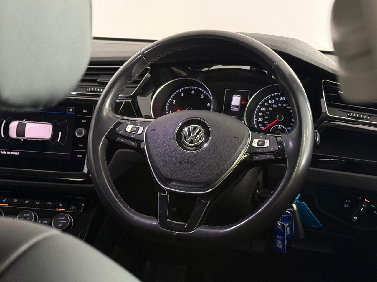 Volkswagen Touran thumbnail Steering Wheel